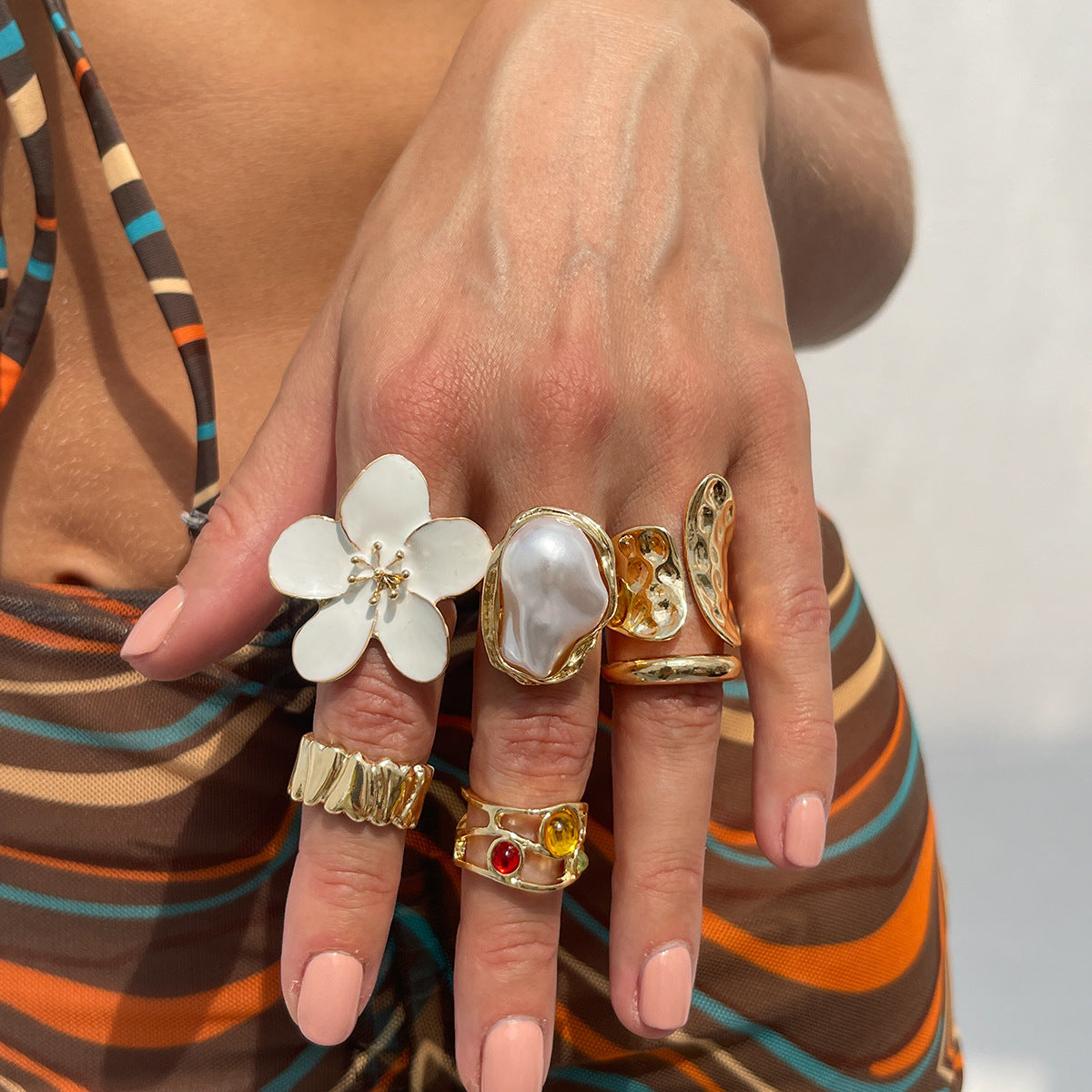 6-Piece Gold Chunky Stackable Ring Set White Enamel Flower & Baroque Pearl - Adjustable Open Finger Jewellery for Women (Light Gold)