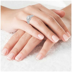 18KT White Gold 2.00ctw Round Diamond 0.90ctw Centre Ring