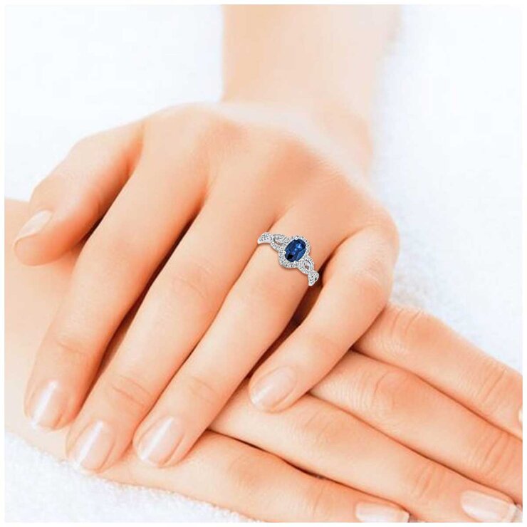 18KT White Gold 0.28ctw Diamond And Oval Sapphire Ring